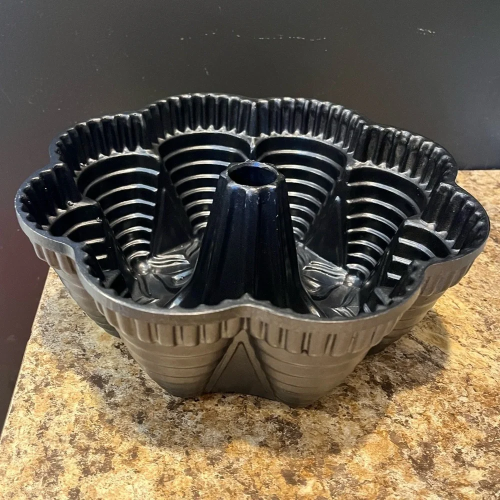 Nordic Ware Bundt Brand Fiesta Party Cake Pan